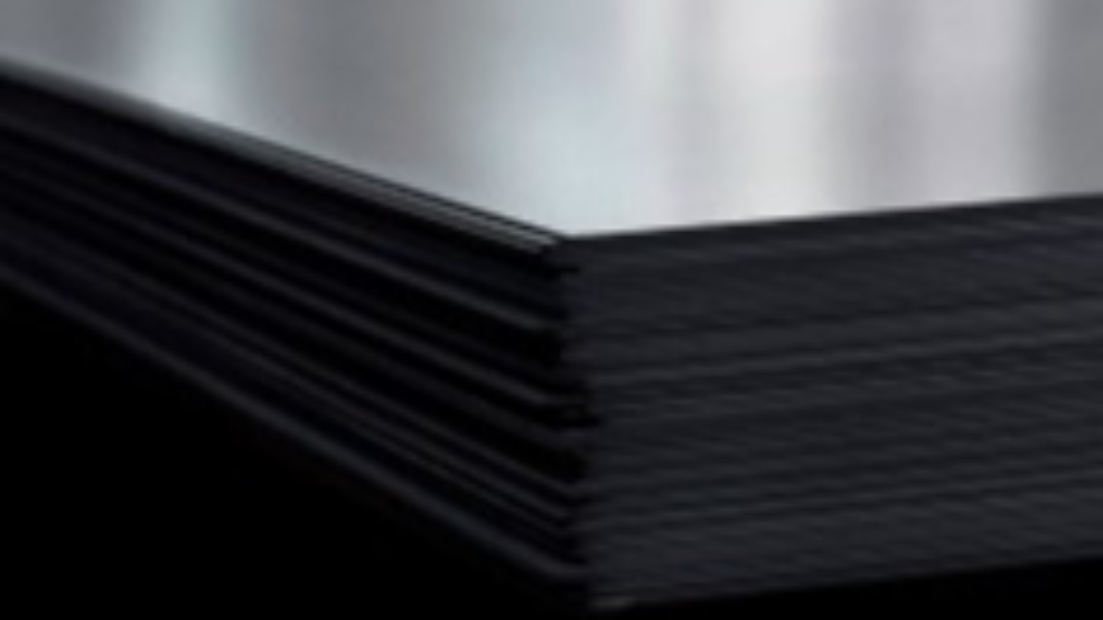 guía técnica sobre chapa negra en Argentina: normas F24, F26 y A516, tabla de pesos teóricos y aplicaciones industriales por sector.