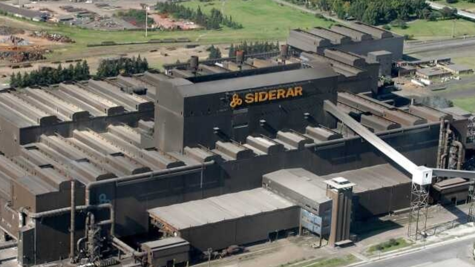 Vista aérea Planta Siderúrgica General Savio Ternium Argentina Ramallo altos hornos Río Paraná