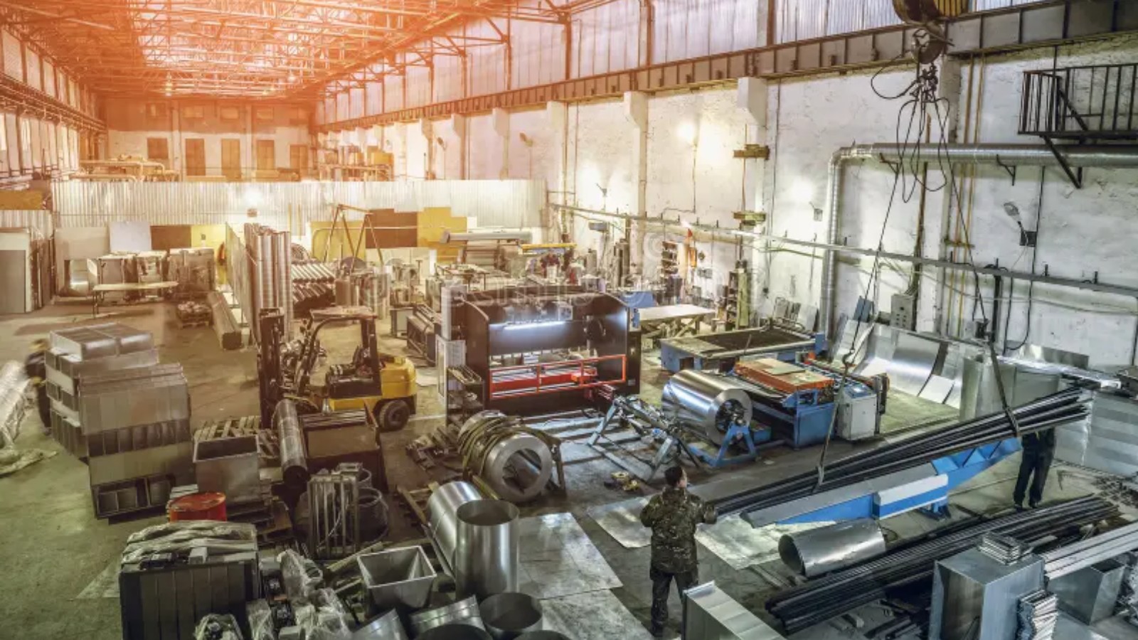 Maquinaria industrial usada importada para línea de producción metalúrgica en Argentina